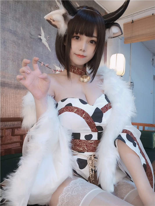 蜜汁猫裘 – 奶牛自拍 [30P/67MB]